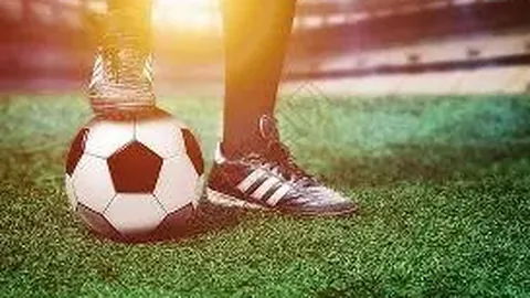 曼联力战连胜神迹！维拉主场遇挑战，阿玛德等四将休战，谁能延续荣耀？